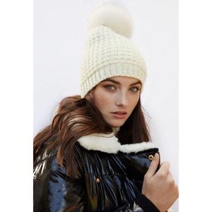 Kyi Kyi Faux Fur Pompom Classic Beanie in Ivory